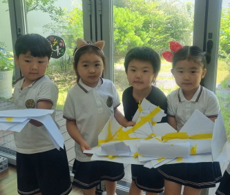 종이로 만든 야구장과 축구장